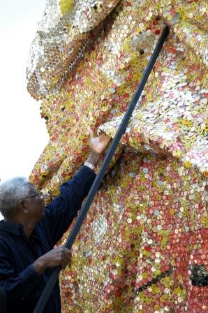 展示作業中のエル・アナツイ