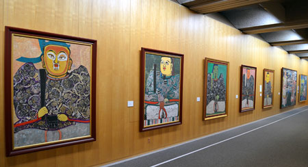 片岡球子の代表作が展示されています