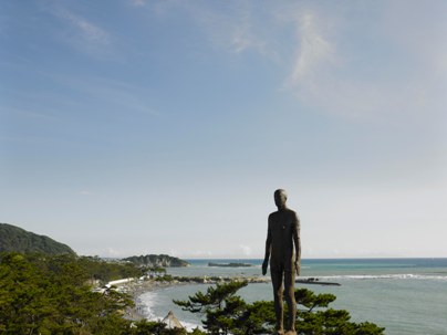 Antony Gormley, TWO TIMES, 2012-2013, Hayama, Japan, Installation view in The Museum of Modern Art, Hayama　ⓒAntony Gormley, PhotoⓒTadasu Yamamoto